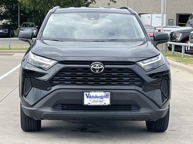 Used 2025 Toyota RAV4 LE AWD/4WD image 7