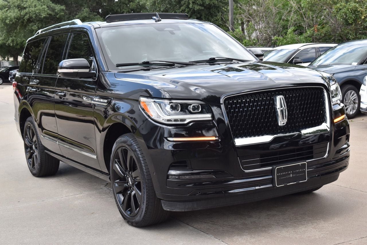 Certified 2024 Lincoln Navigator Reserve AWD/4WD image 4