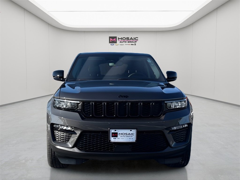 Used 2023 Jeep Grand Cherokee Limited w/ Black Appearance Package image 2