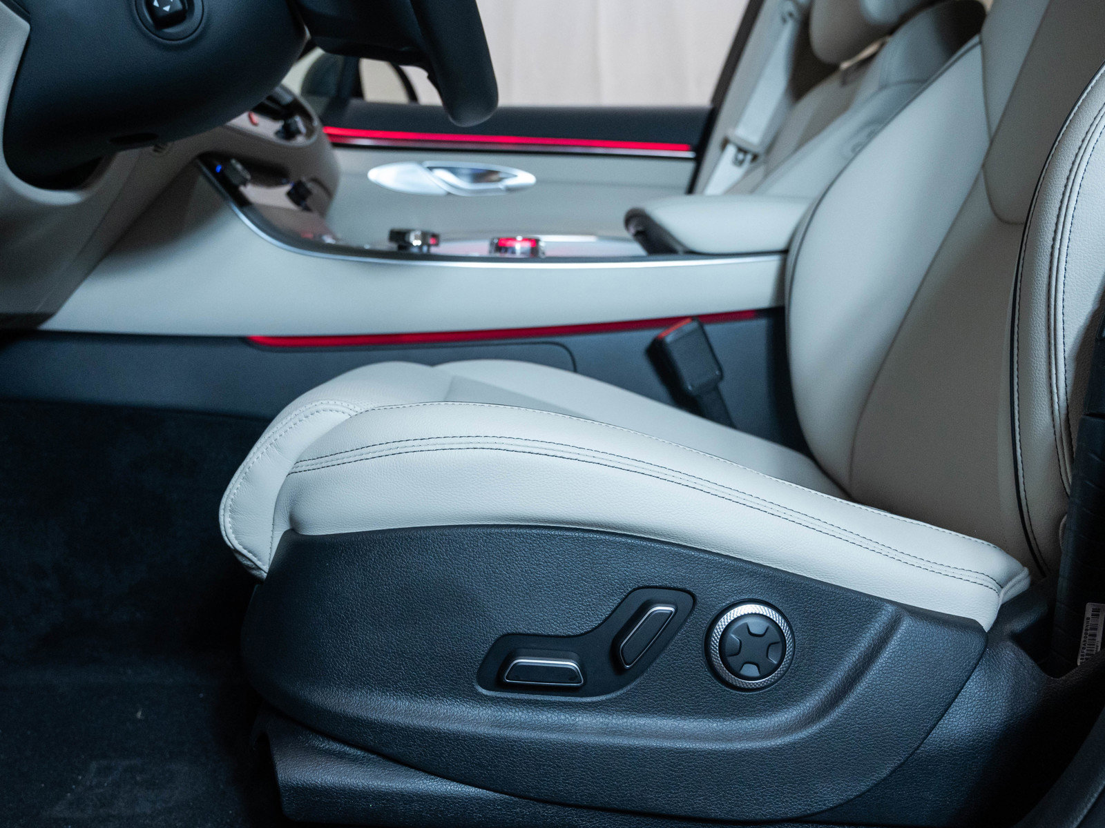 Used 2026 Genesis GV70 2.5T Advanced image 17