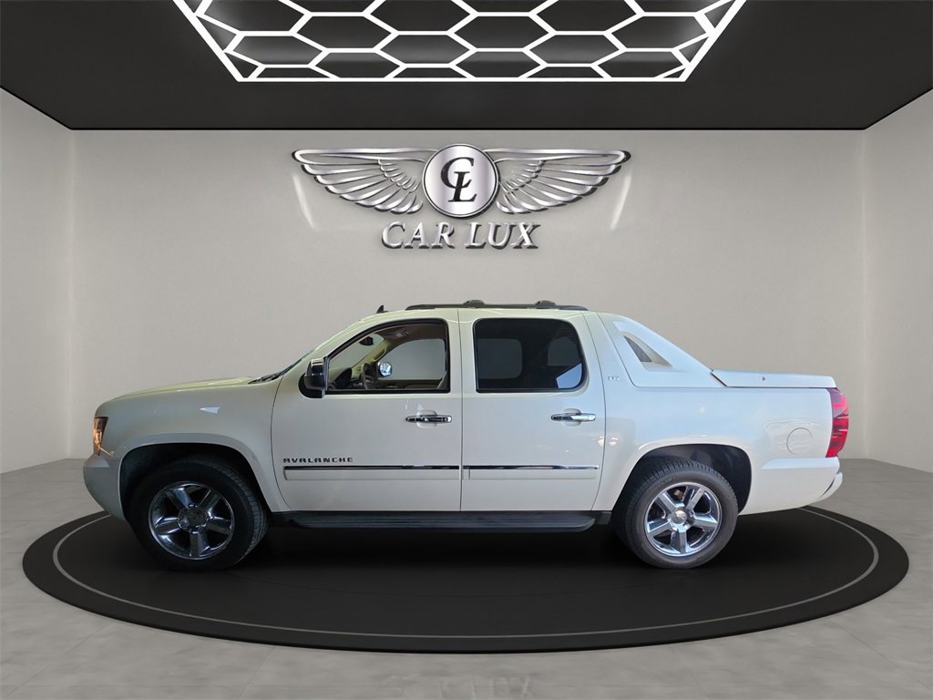 Used 2012 Chevrolet Avalanche LTZ image 3