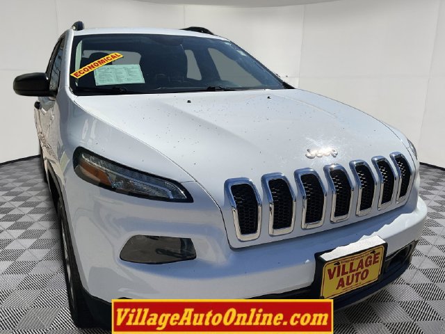 Used 2017 Jeep Cherokee Sport w/ Cold Weather Group FWD image 19