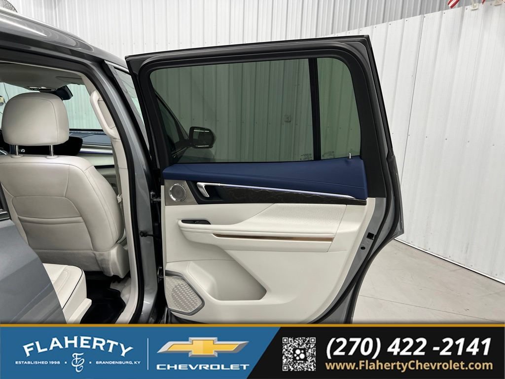 Used 2025 Buick Enclave Avenir w/ Super Cruise Package AWD/4WD image 12