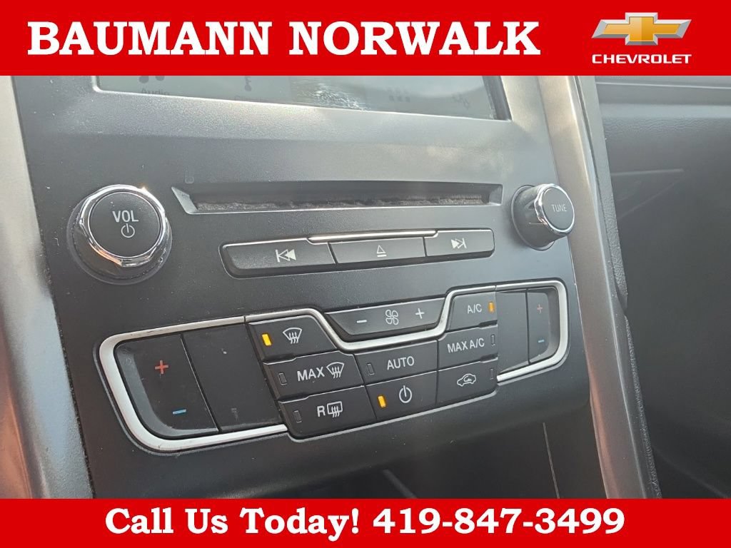 Used 2017 Ford Fusion SE w/ Fusion SE Technology Package FWD image 43