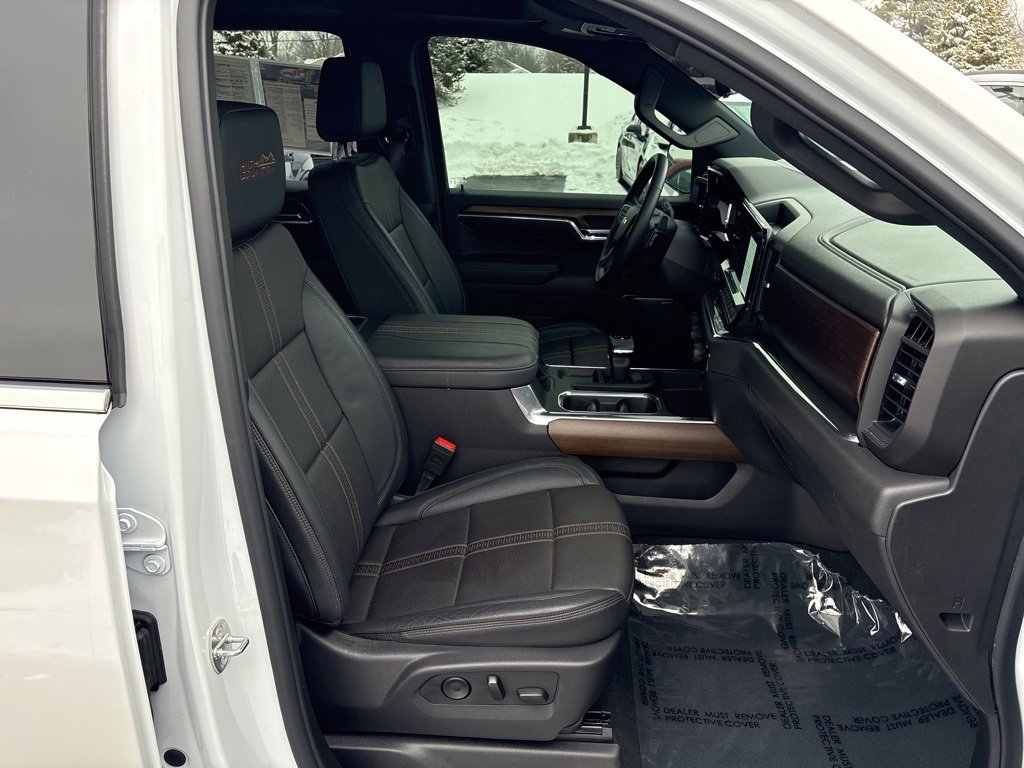 Used 2024 Chevrolet Silverado 1500 High Country w/ Technology Package image 10