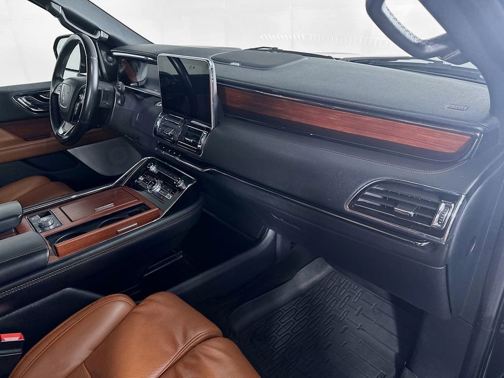 Used 2021 Lincoln Navigator Reserve image 31