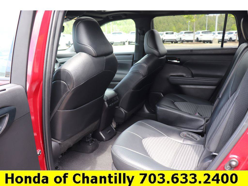 Used 2022 Toyota Highlander XSE FWD image 26