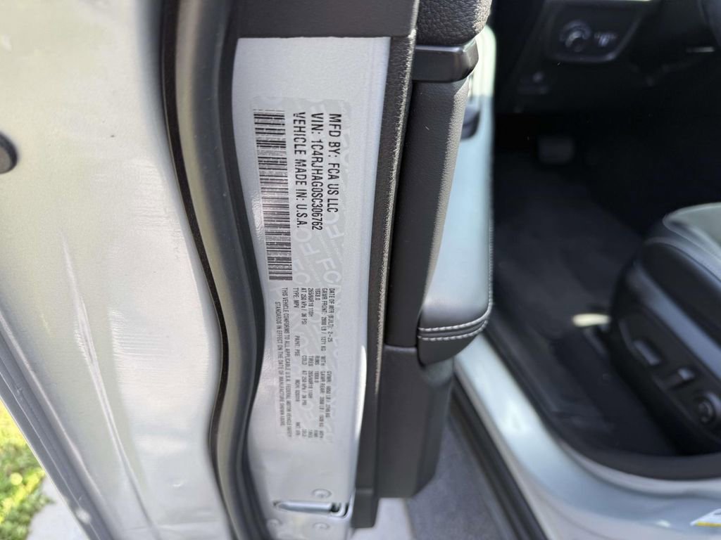 Certified 2025 Jeep Grand Cherokee Altitude AWD/4WD image 34