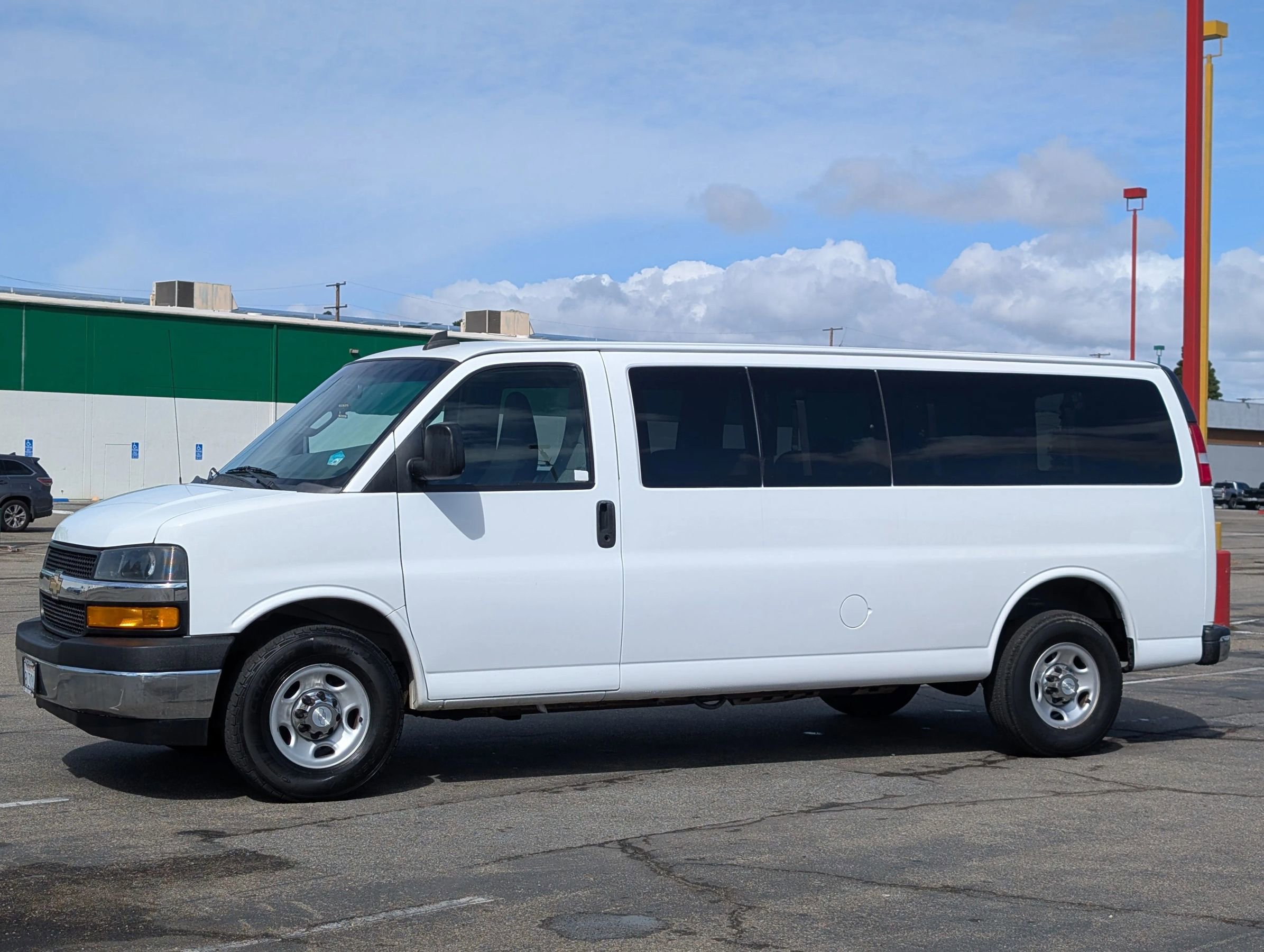 Used 2018 Chevrolet Express 3500 LT w/ LT Preferred Equipment Group RWD image 4