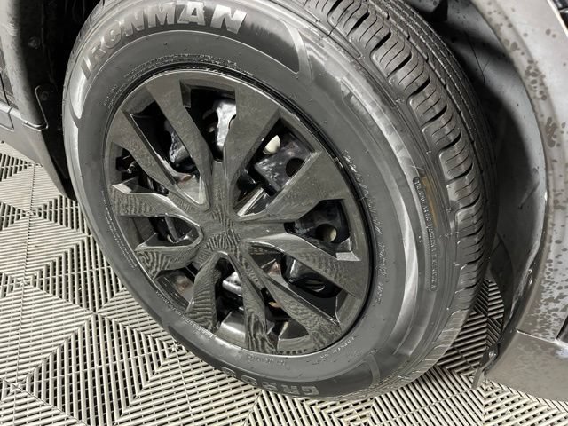 Used 2020 Nissan Rogue S FWD image 12