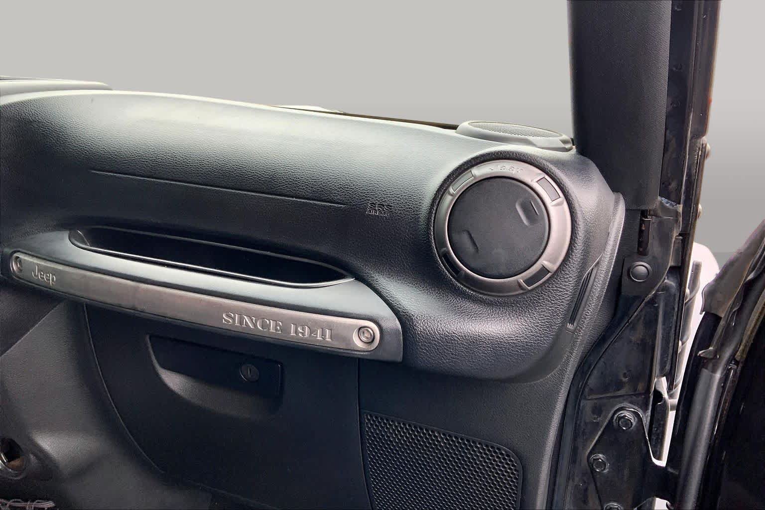 Used 2018 Jeep Wrangler Sport AWD/4WD image 19