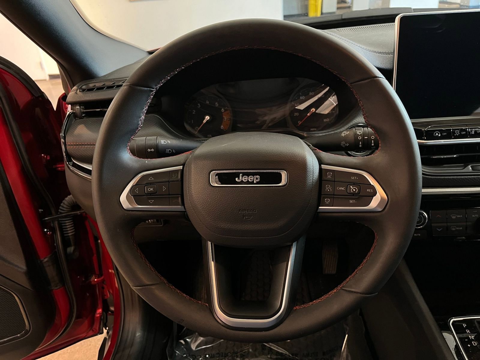 Used 2025 Jeep Compass Trailhawk AWD/4WD image 28