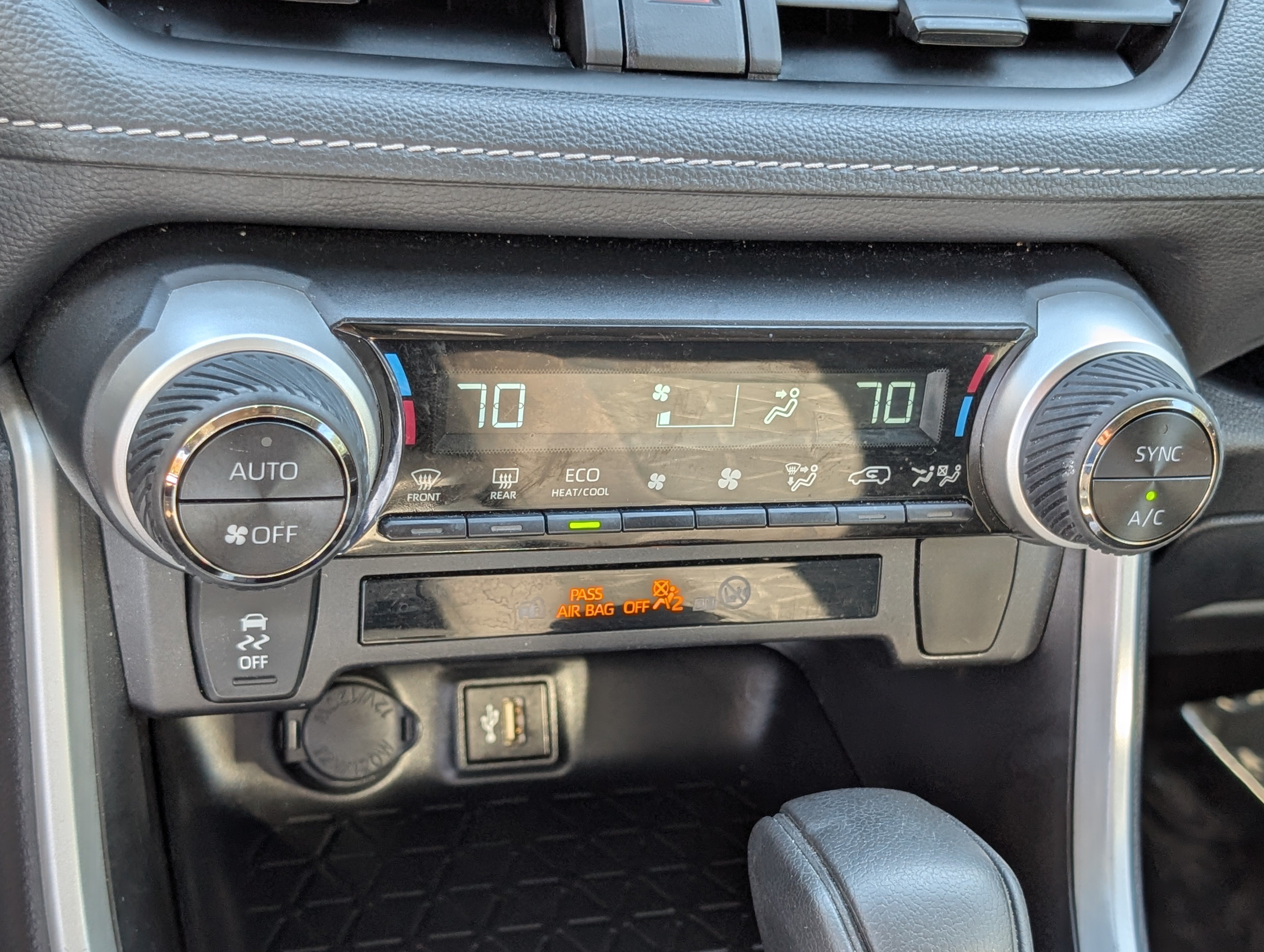 Used 2025 Toyota RAV4 XLE AWD/4WD image 27
