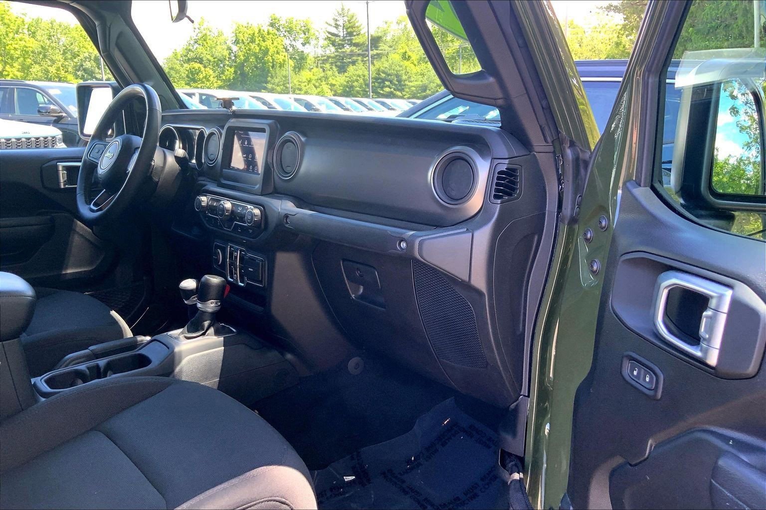 Used 2023 Jeep Gladiator Sport AWD/4WD image 14