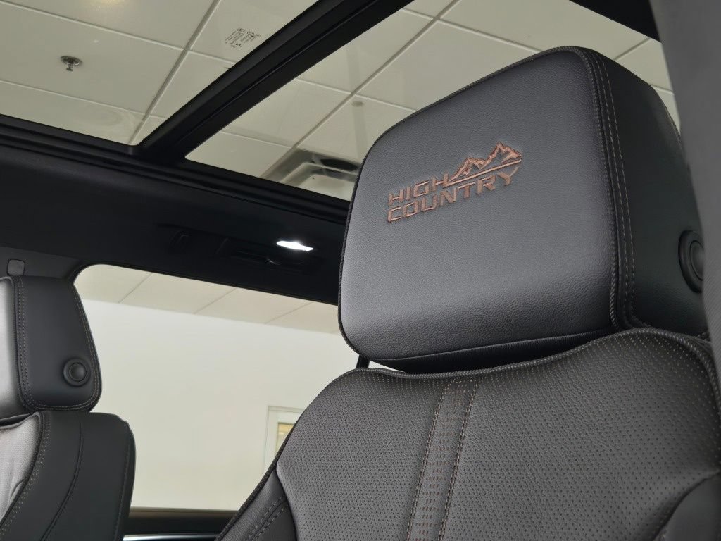 New 2026 Chevrolet Suburban High Country AWD/4WD image 30
