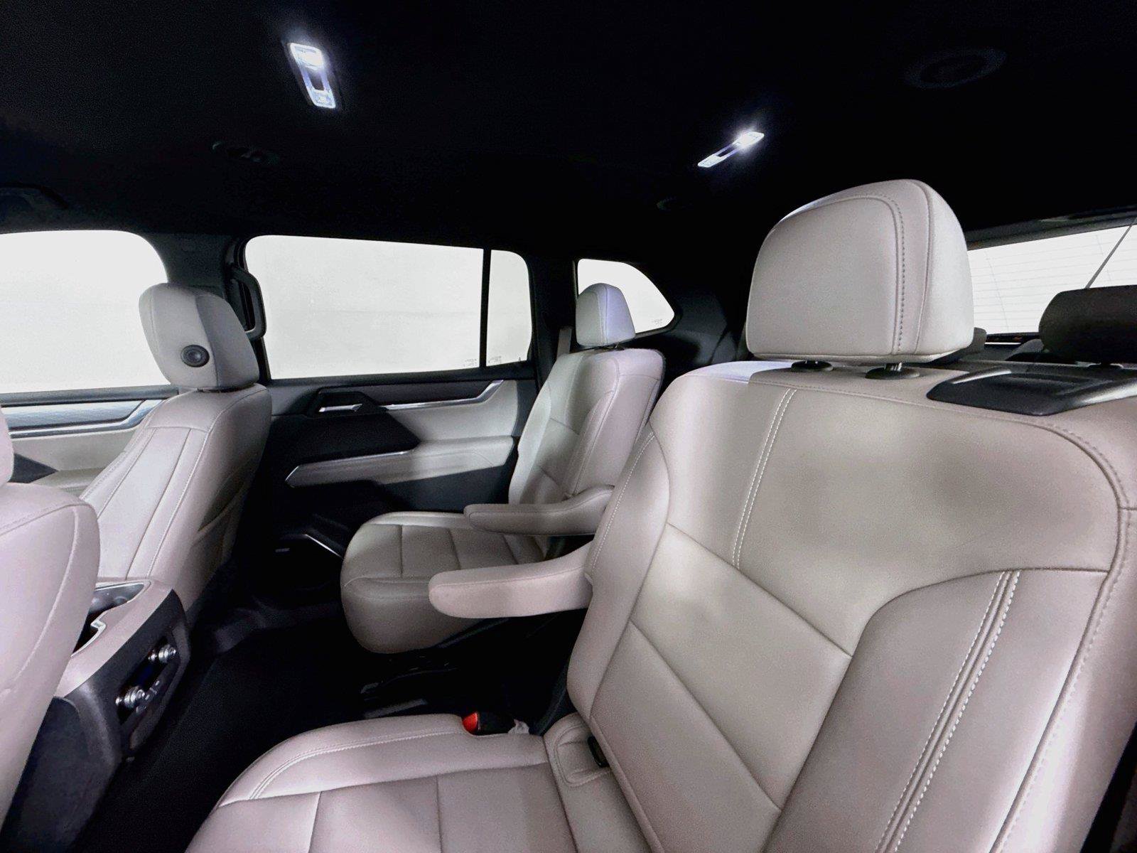 Used 2024 GMC Acadia Elevation AWD/4WD image 29