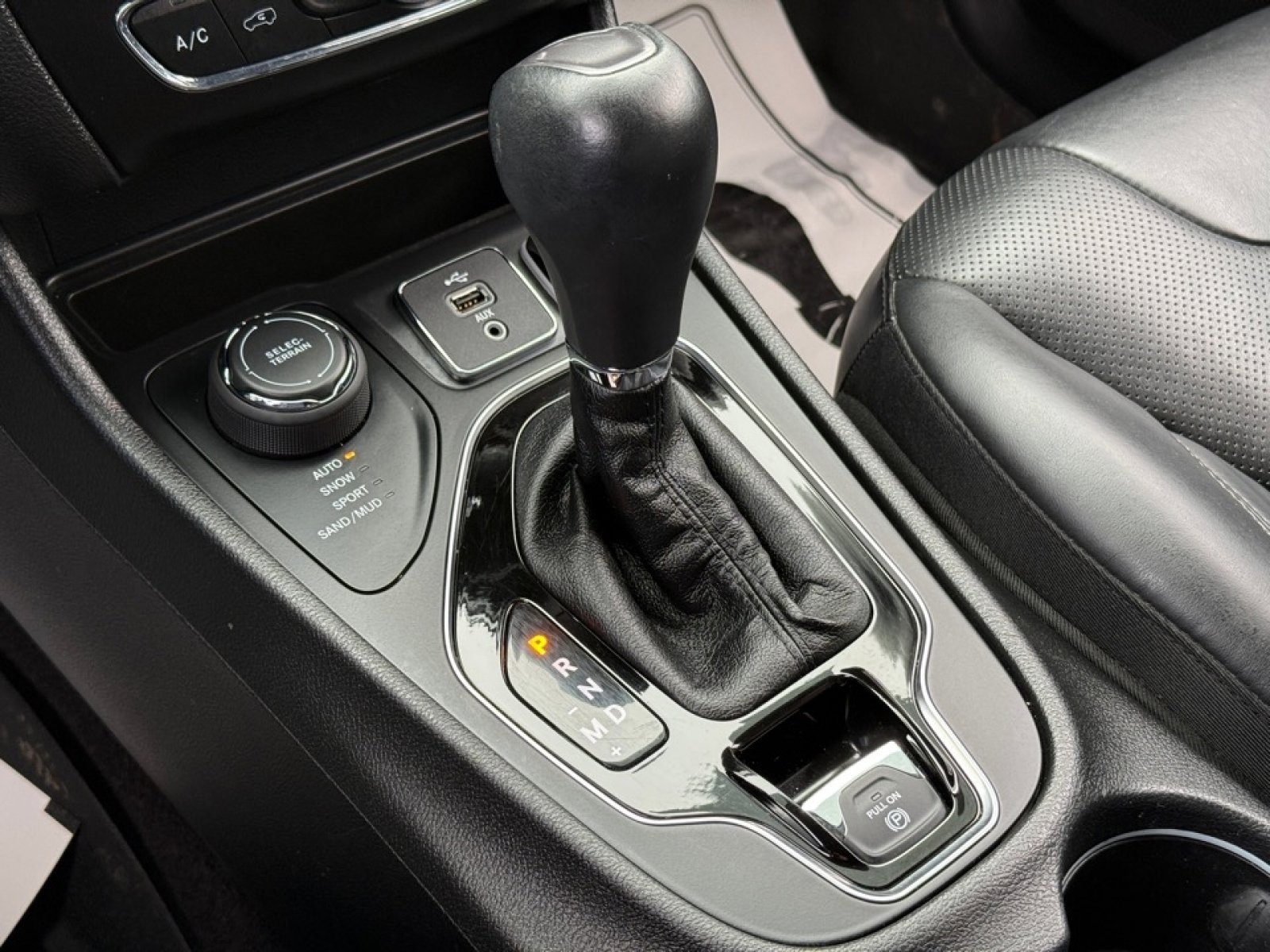 Used 2019 Jeep Cherokee Limited w/ Luxury Group image 31