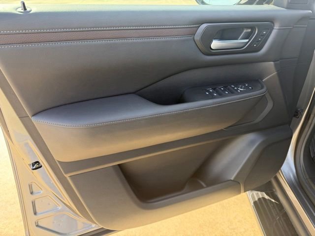 Used 2025 Nissan Armada SL w/ Captain's Chari Seat Package image 15