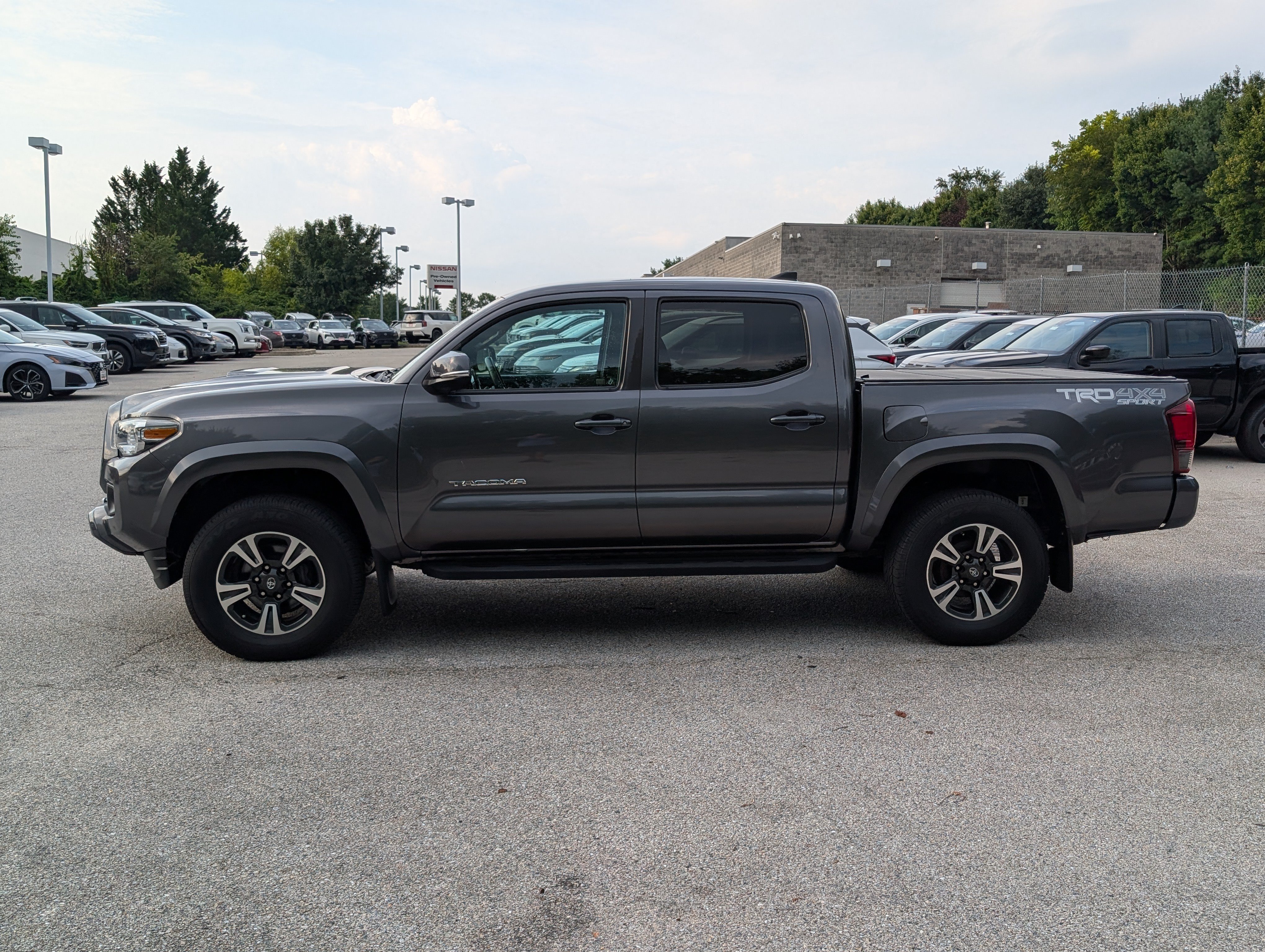 Used 2019 Toyota Tacoma TRD Sport w/ Technology Package AWD/4WD image 6