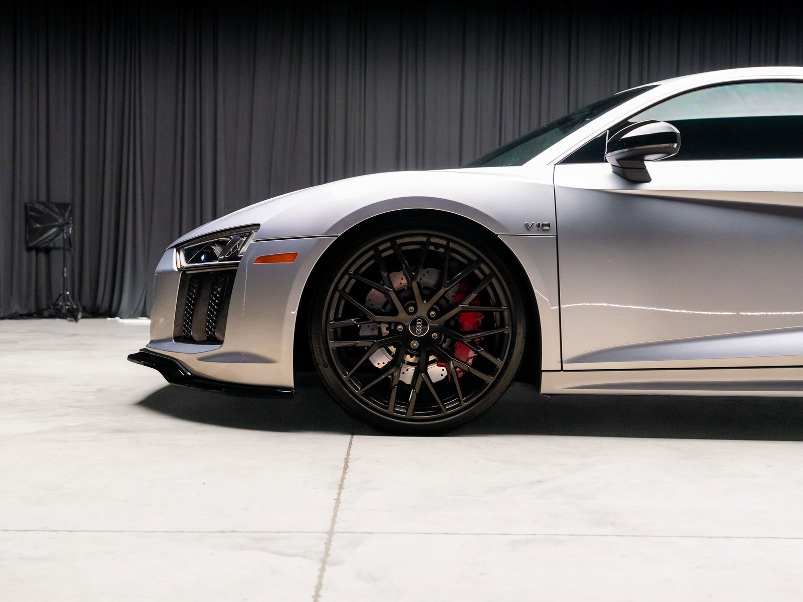 Used 2018 Audi R8 V10 w/ Premium Package image 26