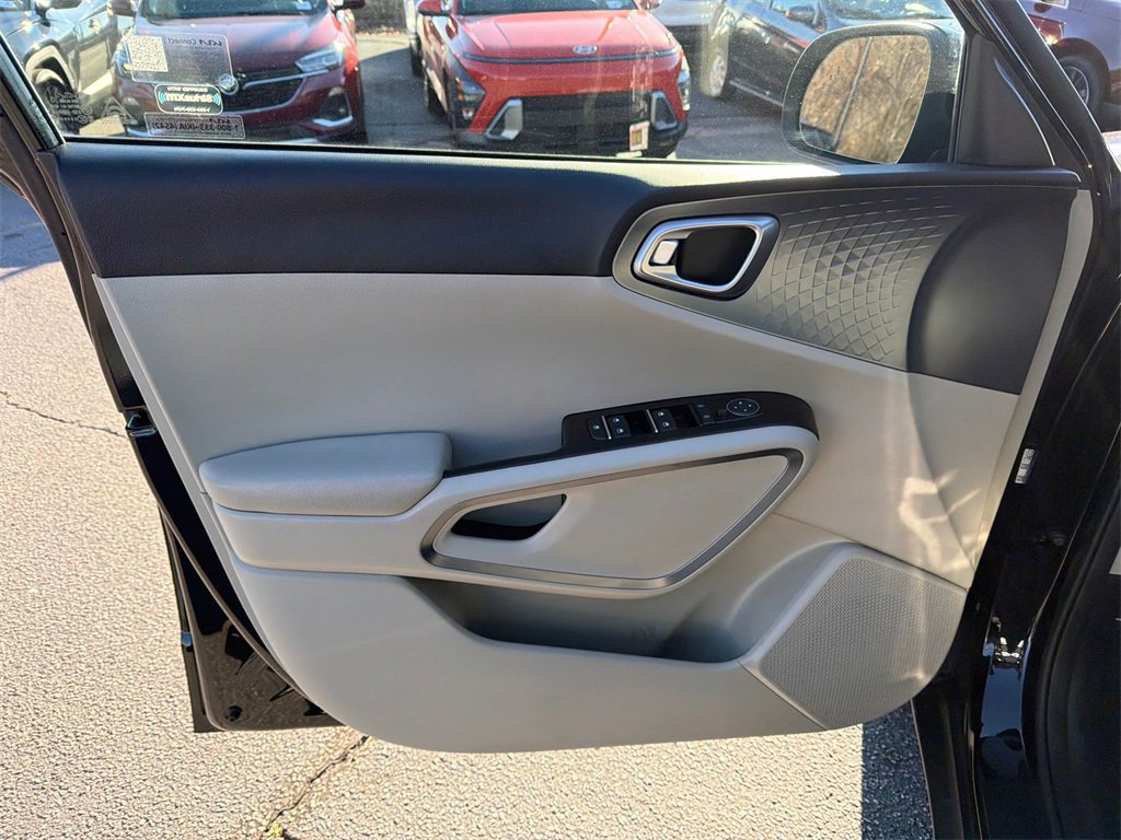 Used 2023 Kia Soul EX image 10