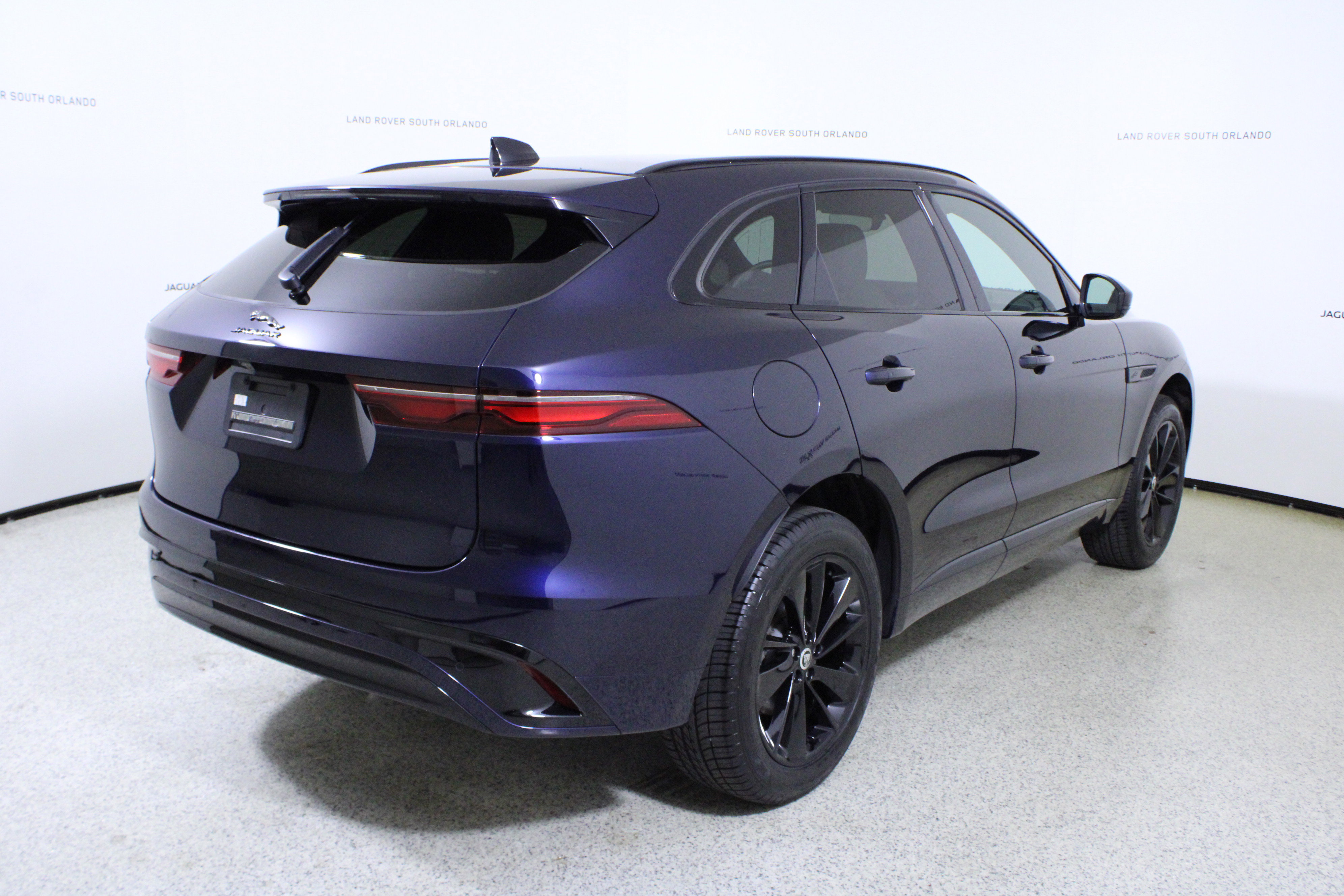 Used 2025 Jaguar F-PACE R-Dynamic S image 7