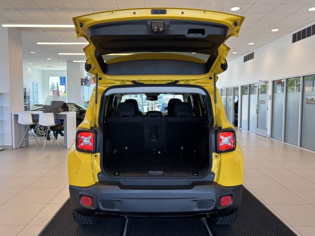 Used 2017 Jeep Renegade Altitude AWD/4WD image 8