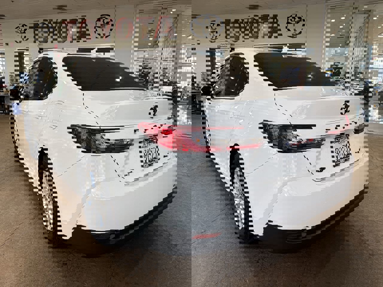 Used 2025 Toyota Camry LE image 8