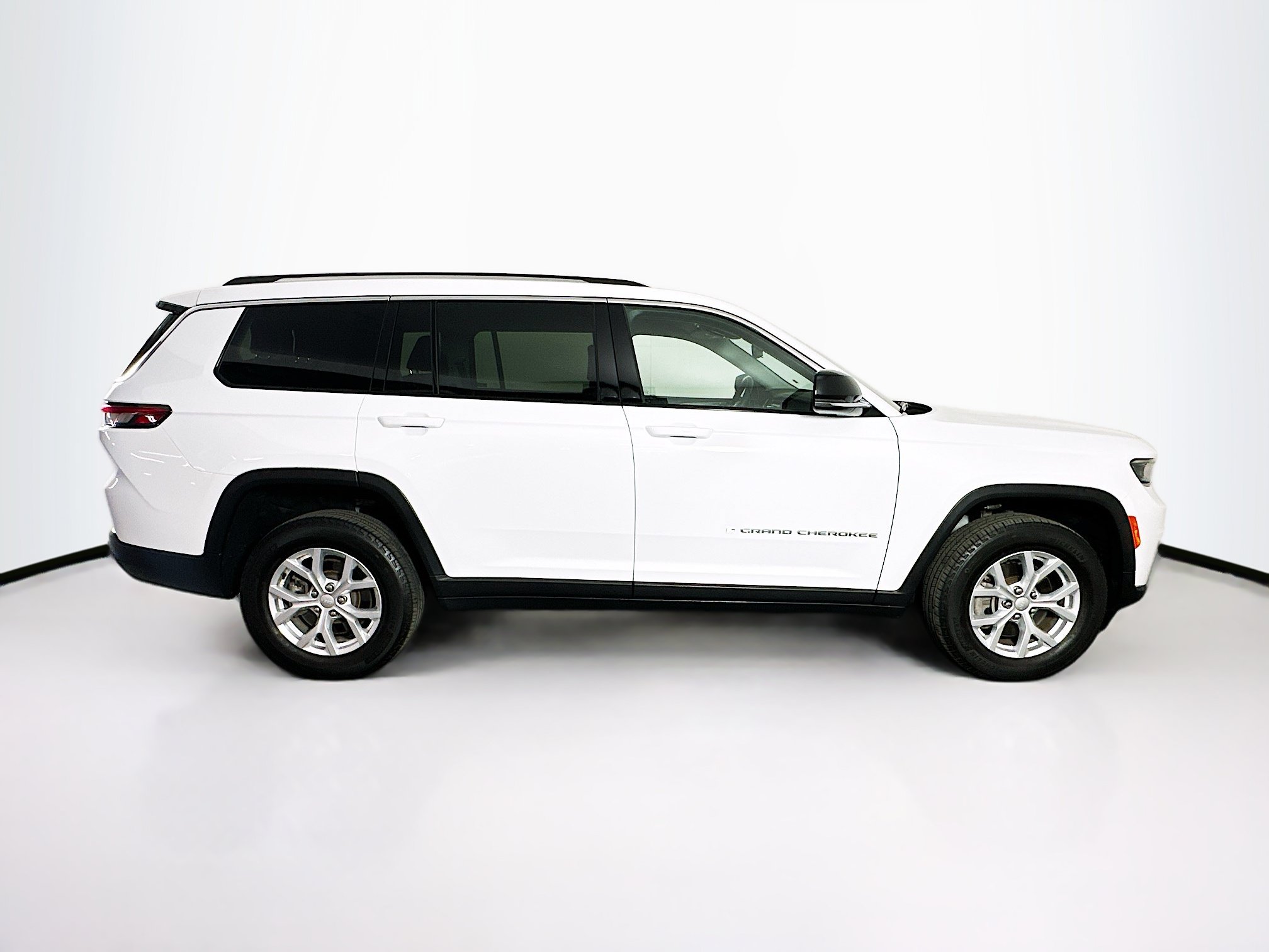 Used 2023 Jeep Grand Cherokee L Limited AWD/4WD image 10