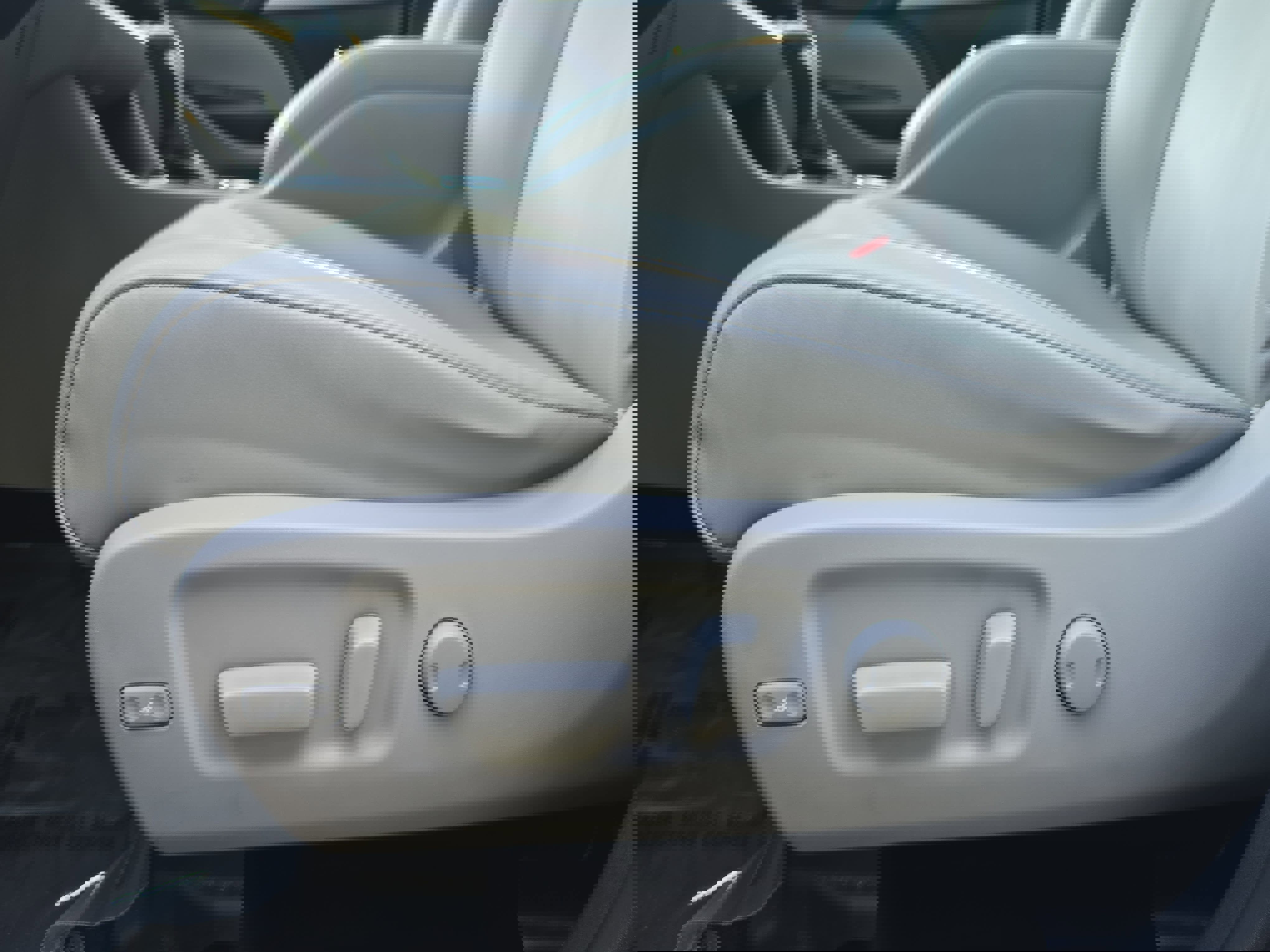 Used 2019 Toyota Highlander XLE FWD image 28