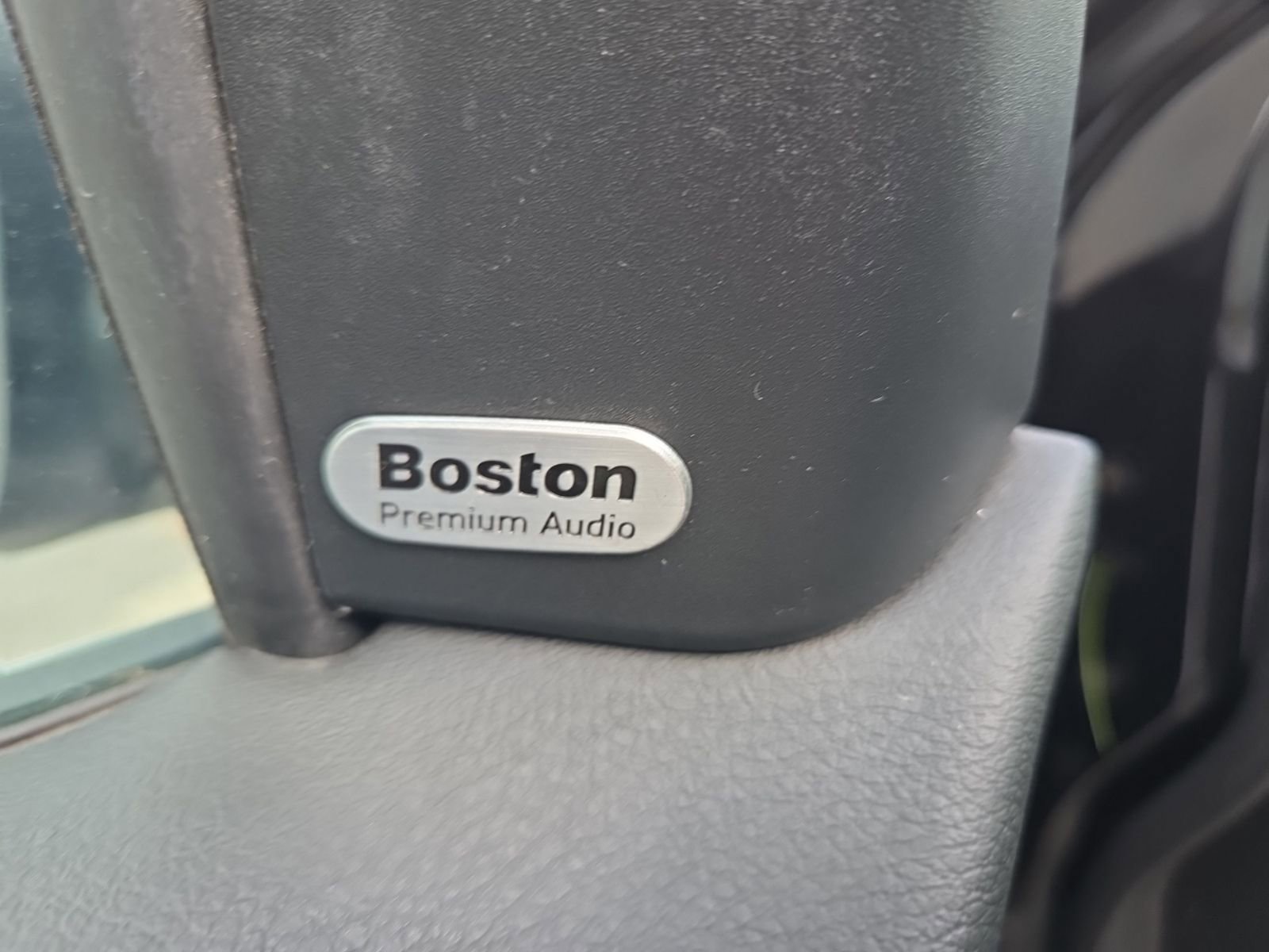 Used 2013 Chrysler 200 Limited image 19