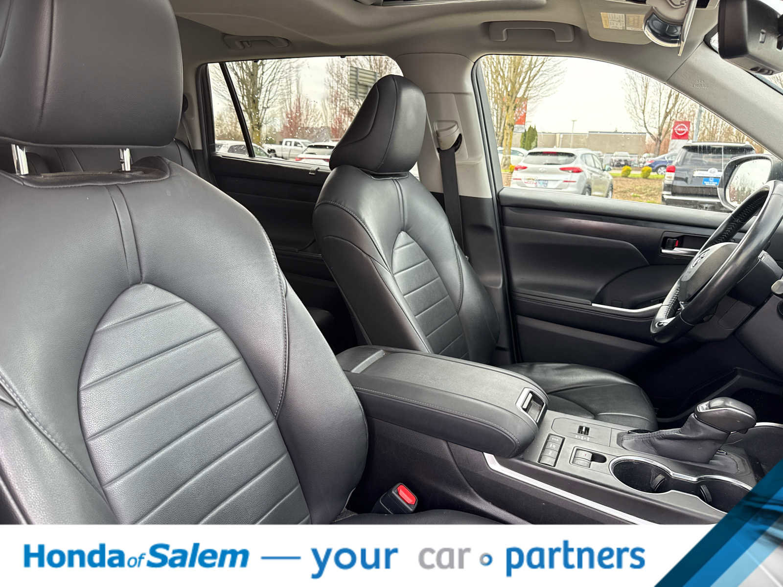 Used 2020 Toyota Highlander XLE image 14