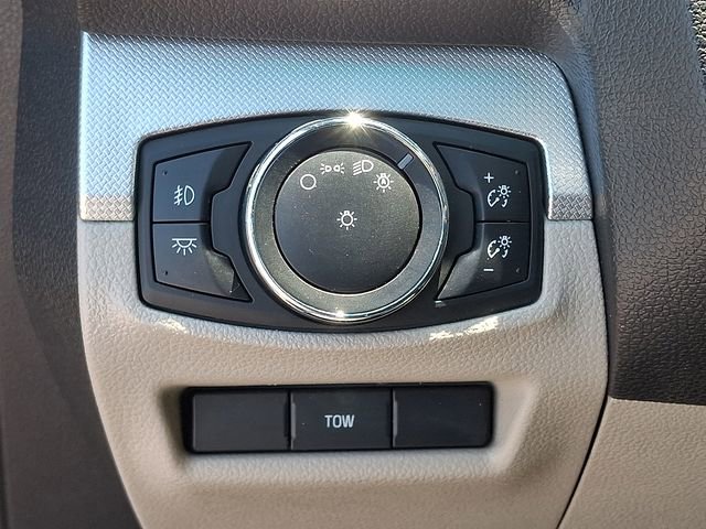 Used 2015 Ford Explorer XLT w/ Equipment Group 202A AWD/4WD image 21