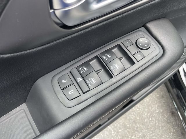 New 2027 Chrysler Pacifica Select FWD image 19