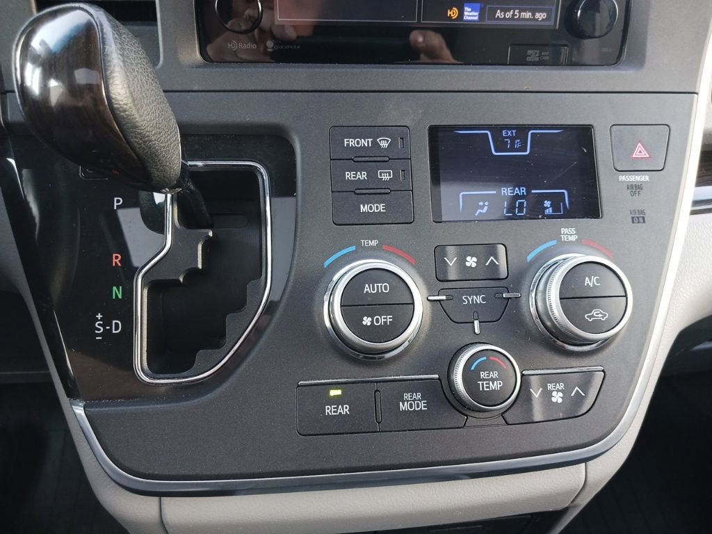 Used 2015 Toyota Sienna XLE Premium image 8