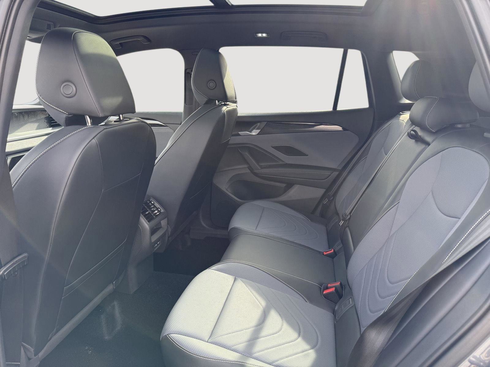 New 2026 Volkswagen Tiguan SE R-Line image 10