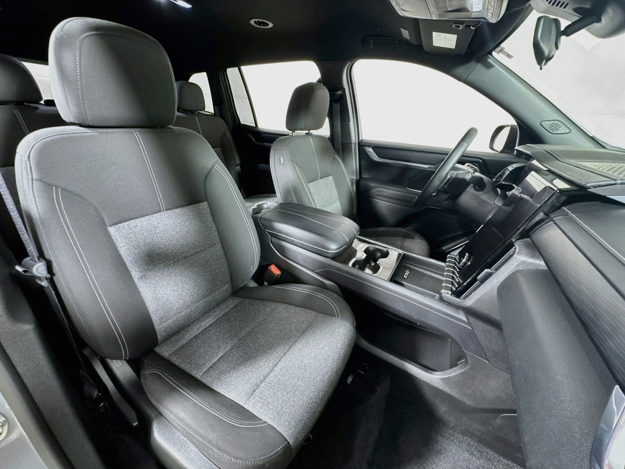 Used 2025 GMC Acadia Elevation AWD/4WD image 30