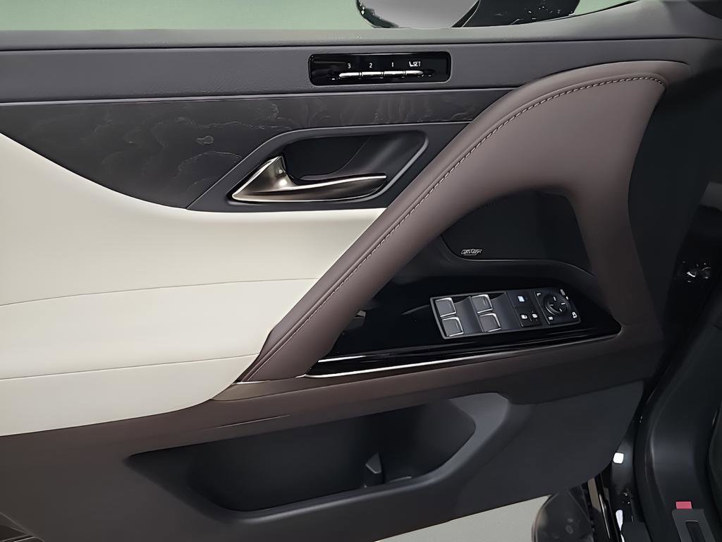 New 2024 Lexus LX 600 4WD w/ Luxury Package image 7