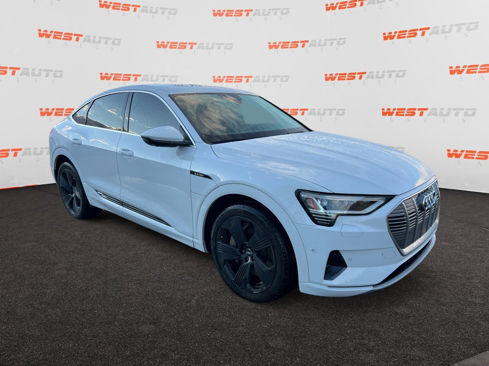 Used 2020 Audi e-tron Premium Plus image 7