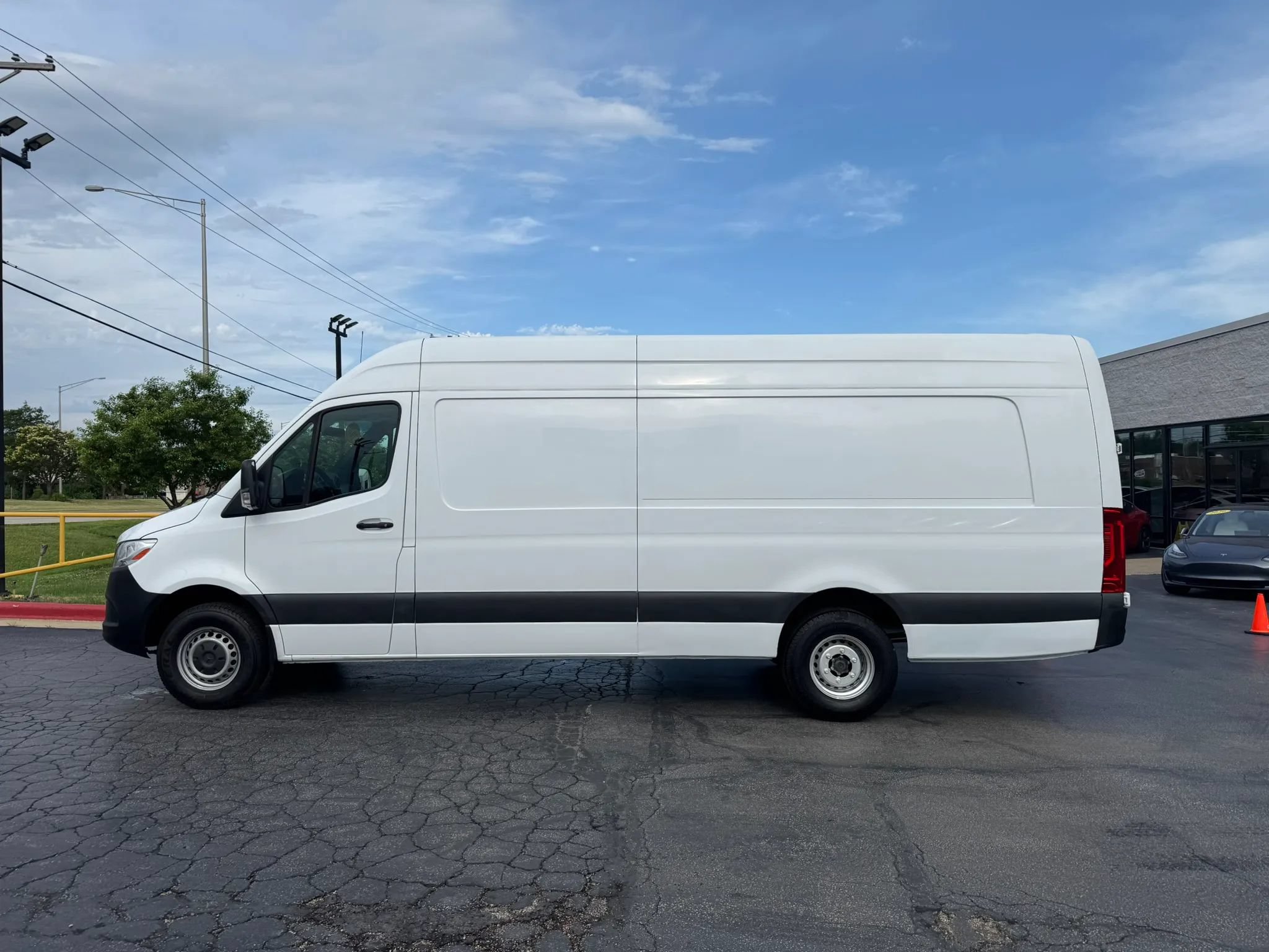 Used 2020 Mercedes-Benz Sprinter 3500 w/ Driver Convenience Package image 7