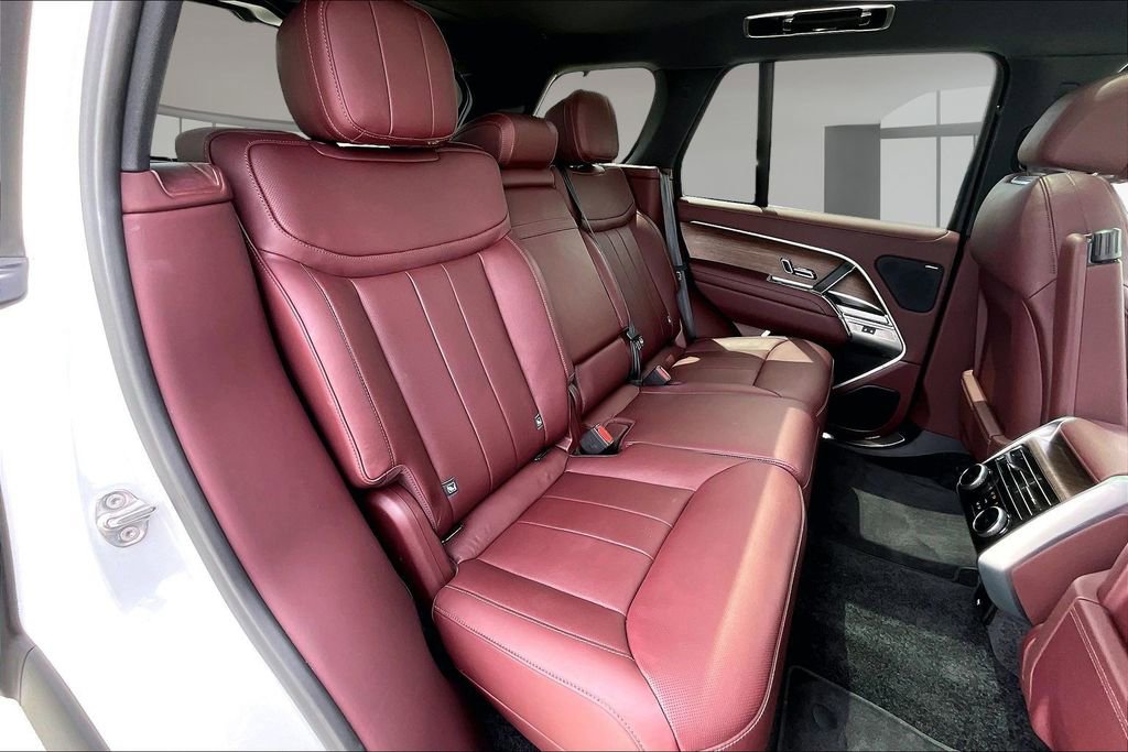 Used 2025 Land Rover Range Rover SE image 23