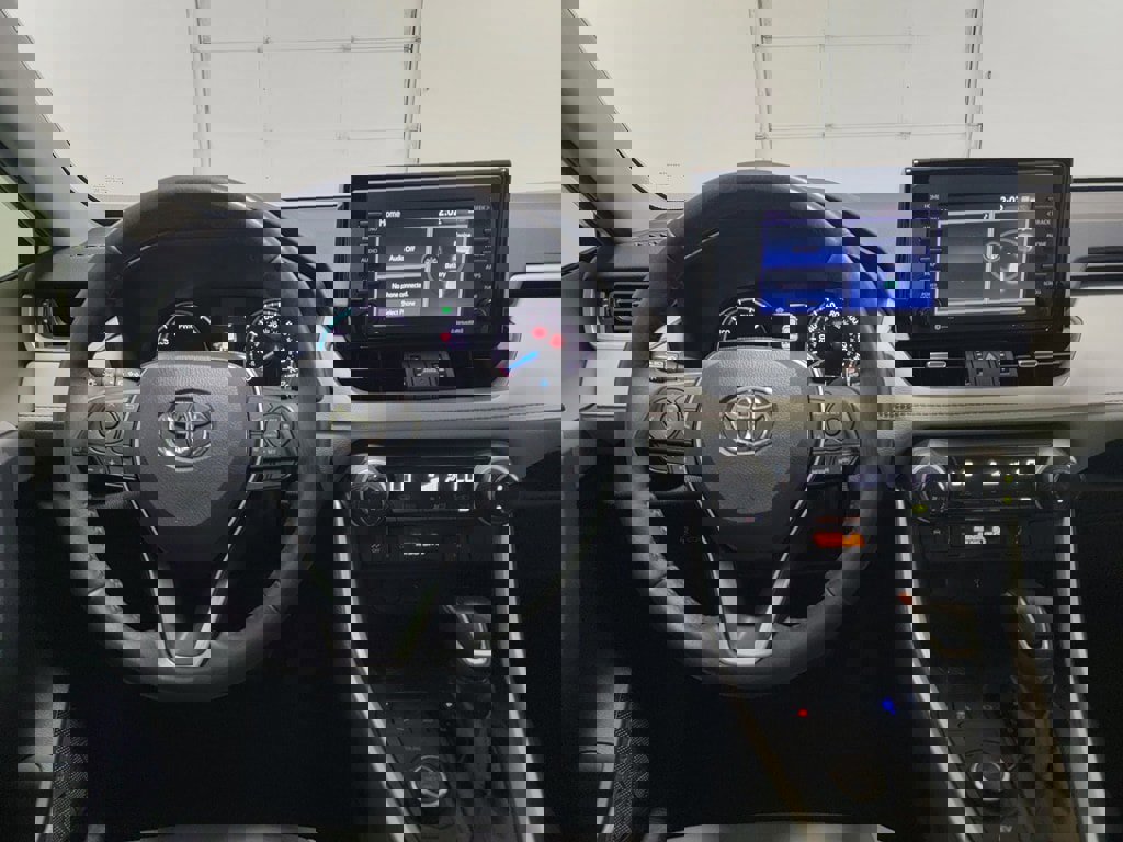 Used 2021 Toyota RAV4 XLE Premium image 12