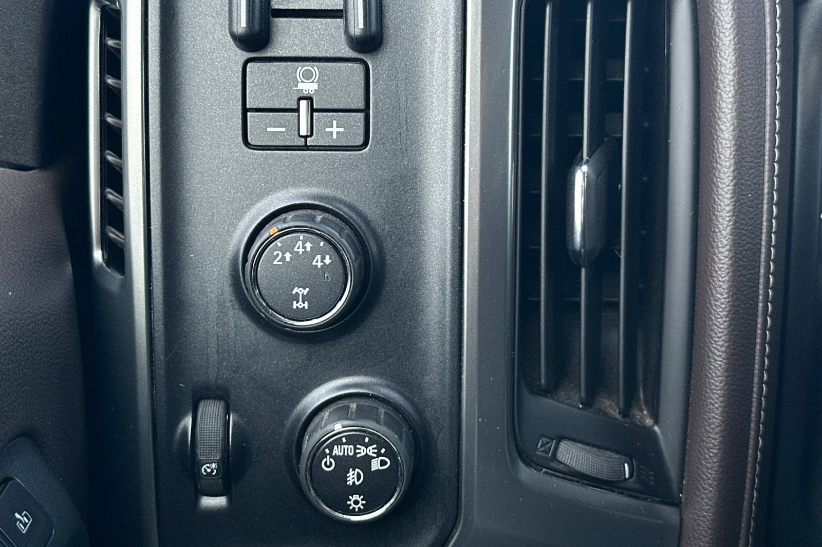 Used 2016 Chevrolet Silverado 3500 LTZ w/ Duramax Plus Package image 38