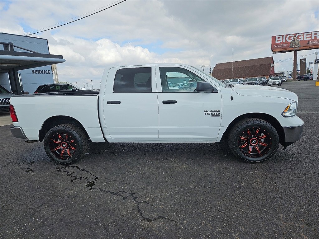 Used 2022 RAM 1500 Classic SLT image 9