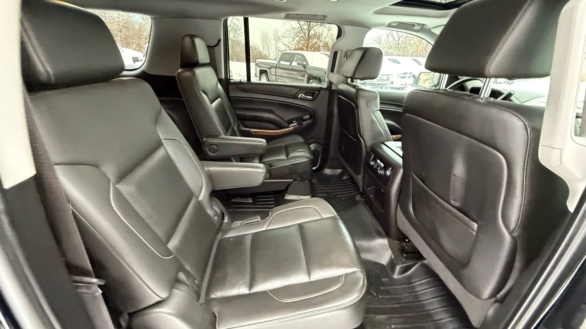 Used 2015 Chevrolet Suburban LTZ image 31