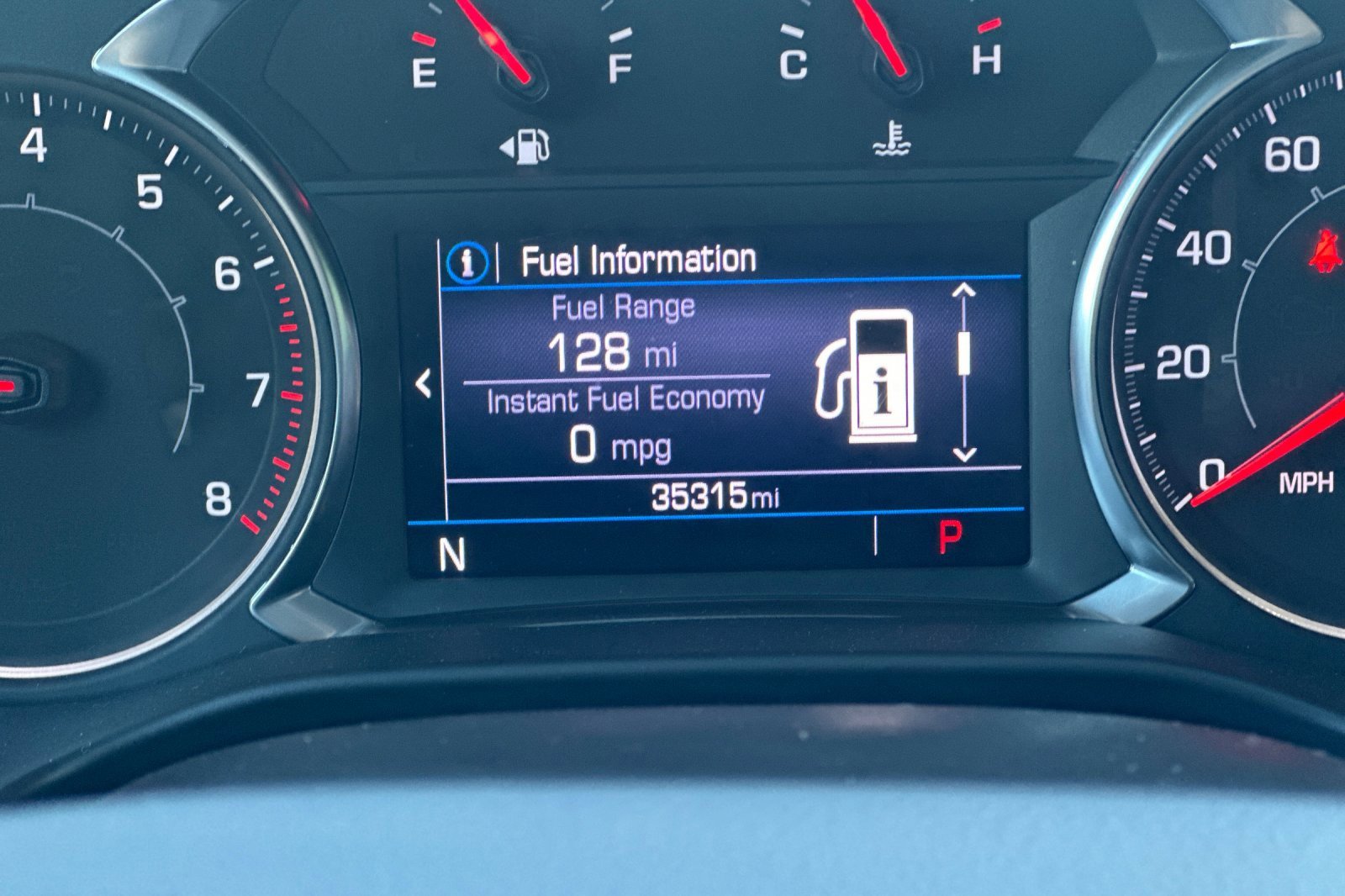 Used 2023 GMC Acadia SLE image 28