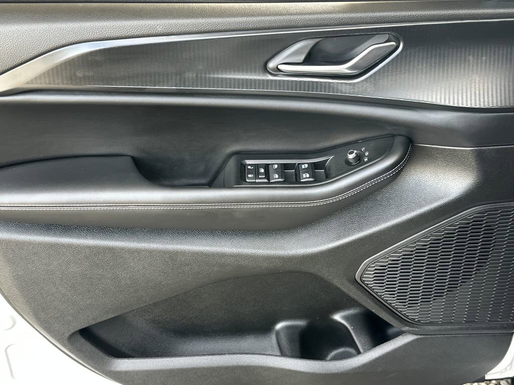 Used 2025 Jeep Grand Cherokee Laredo w/ Trailer Tow Package image 3