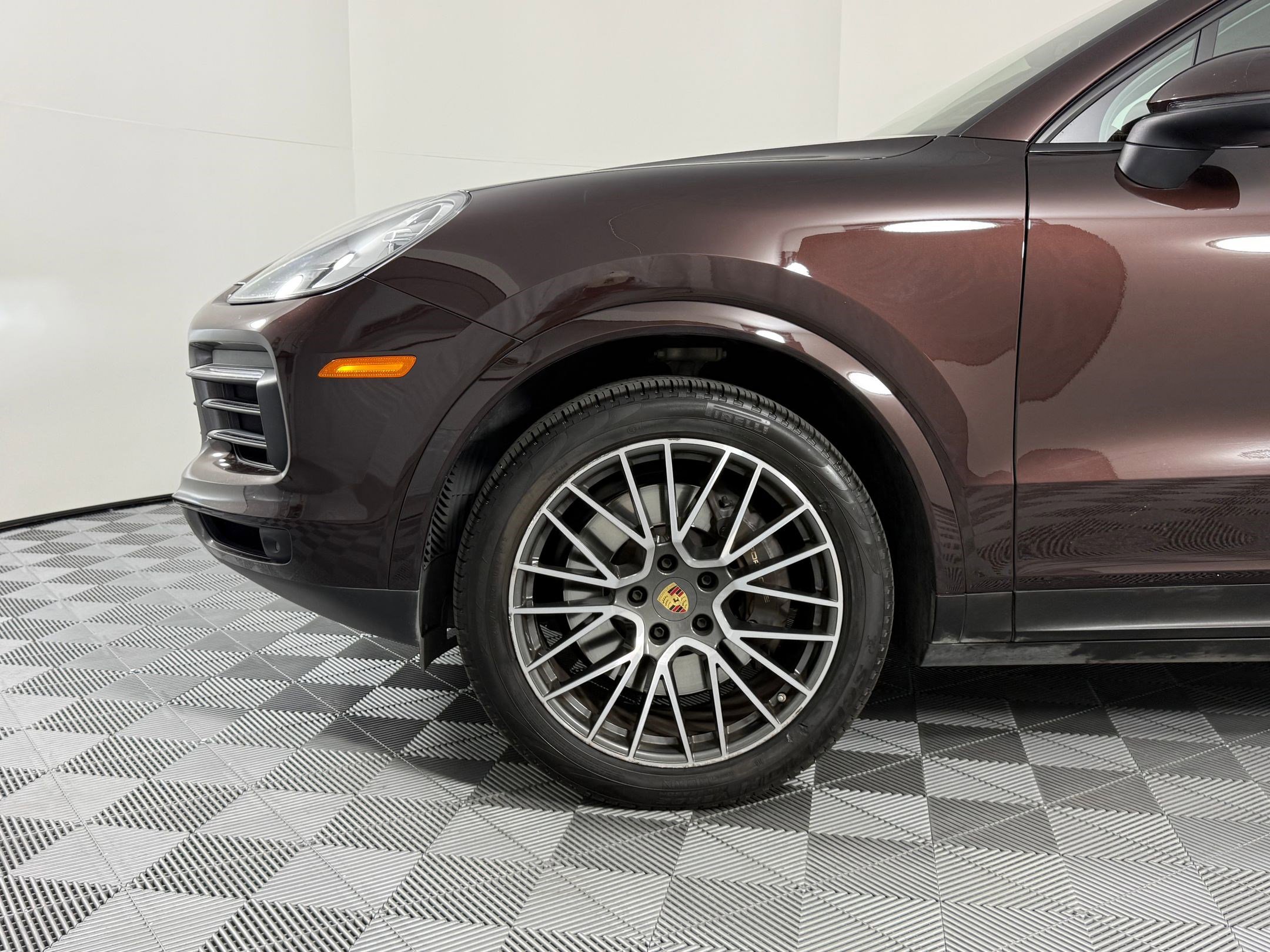 Certified 2023 Porsche Cayenne Platinum Edition image 12