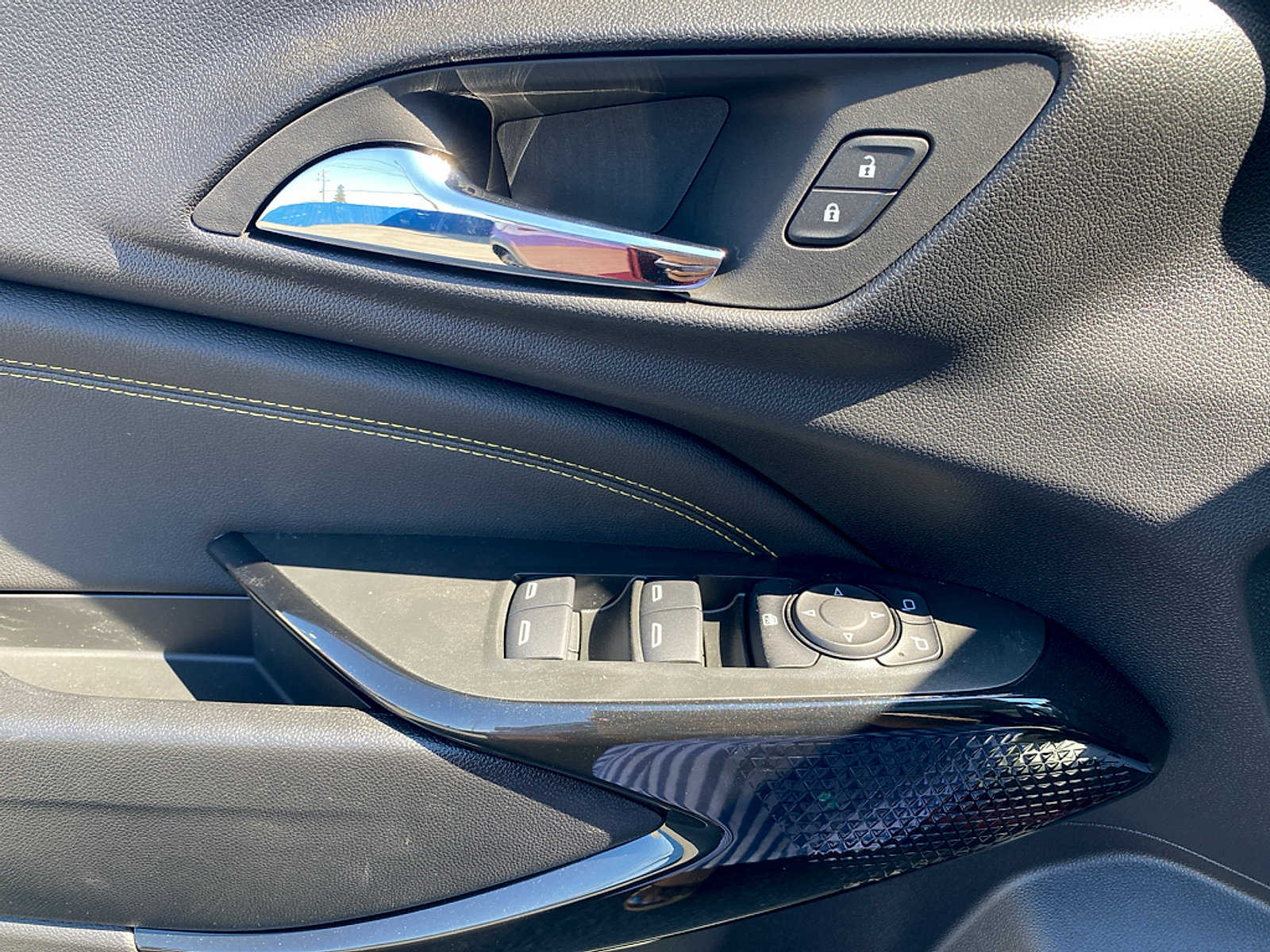 New 2026 Chevrolet Trax LT w/ Sunroof Package FWD image 26