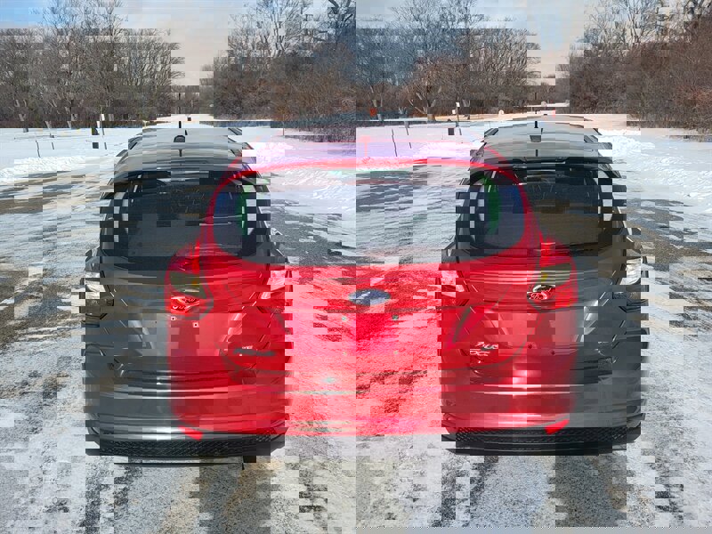 Used 2012 Ford Focus SE w/ SE Sport Pkg image 8